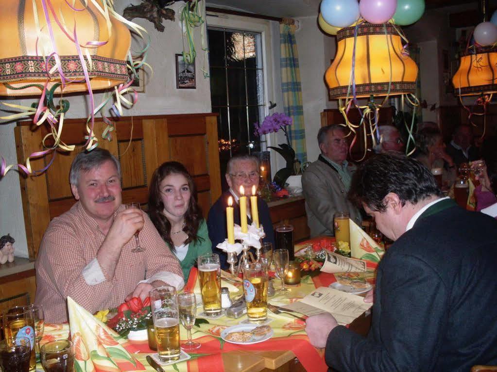 Landgasthof Kirchmayer Farchant Esterno foto
