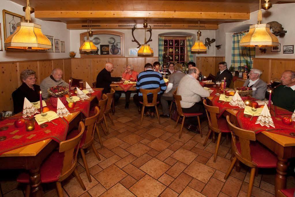 Landgasthof Kirchmayer Farchant Esterno foto