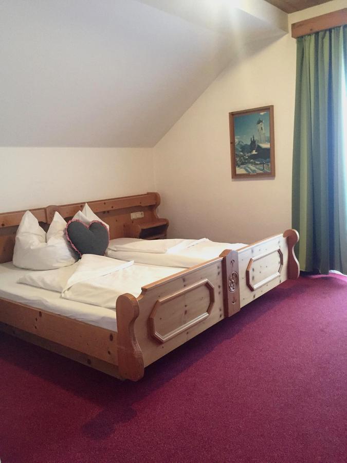 Landgasthof Kirchmayer Farchant Esterno foto
