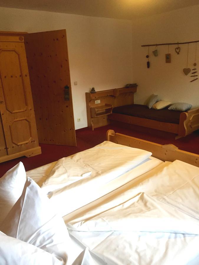 Landgasthof Kirchmayer Farchant Esterno foto